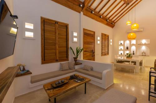 Casa Bali Castillo View Private Pool & Rooftop, Near Historic Center in Pie Del Centro