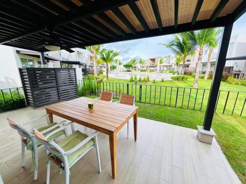 Tranquil Poolside Two BR Beach Villa in El Pajonal