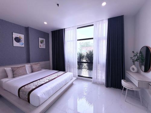 The Luxury Hotel 