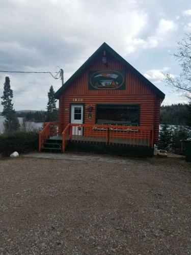 Chalet Lac Édouard cozy (Chalet Lac Edouard cozy) in Lake Edouard (QC)