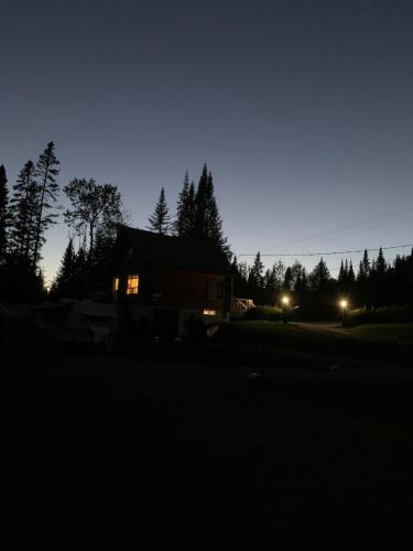 Chalet Lac Édouard cozy (Chalet Lac Edouard cozy) in Lake Edouard (QC)