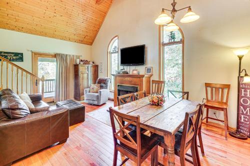 3 Mi to Snowshoe Resort Cabin with Hot Tub