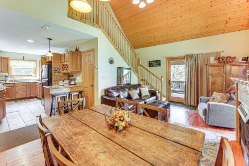 Rustic Cabin in the Woods 6 Mi to Snowshoe Resort in Slaty Fork, USA