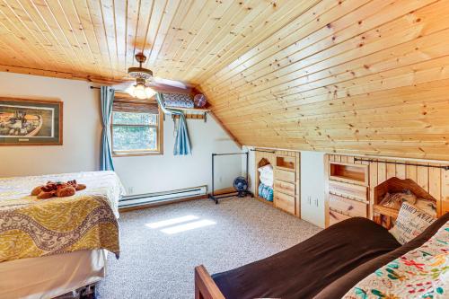 Cabin with Hot Tub and Mtn View 6 Mi to Snowshoe Resort - image 7