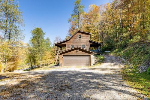 Cabin with Hot Tub and Mtn View 6 Mi to Snowshoe Resort - main image
