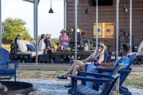 Off-Grid Tented Cabin with Fire Pit in Valley Mills, Texas in كليفتون - تكساس