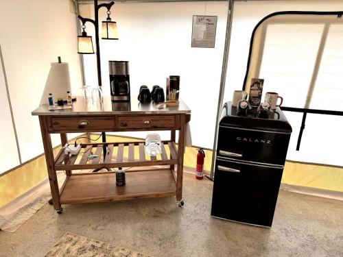 Off-Grid Tented Cabin with Fire Pit in Valley Mills, Texas in كليفتون - تكساس