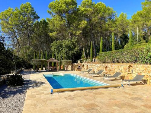 Renovated studio with heated pool, Lorgues