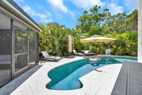Paradise Found Saltwater Heated Pool With Cabana