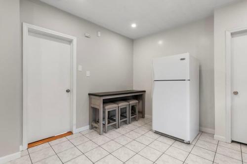 Tufts 3-Bed 2-Office Home with Laundry - image 8