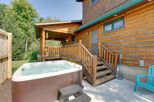 Port Austin Winter Retreat: Hot Tub & Fireplace in Grind Stone City (MI)
