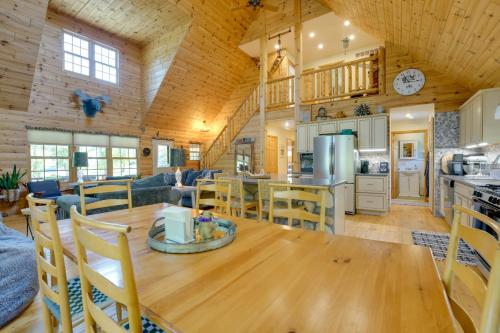 Port Austin Winter Retreat: Hot Tub & Fireplace in Grind Stone City (MI)