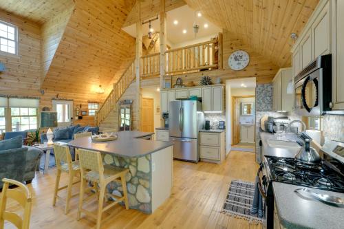 Port Austin Winter Retreat: Hot Tub & Fireplace in Grind Stone City (MI)