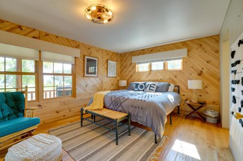 Port Austin Winter Retreat: Hot Tub & Fireplace in Grind Stone City (MI)