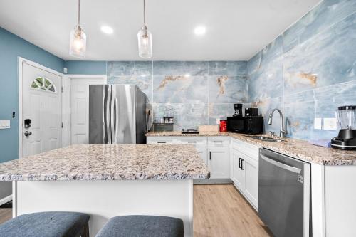 Heart of city studio with 2 queen beds in Mechanicsville