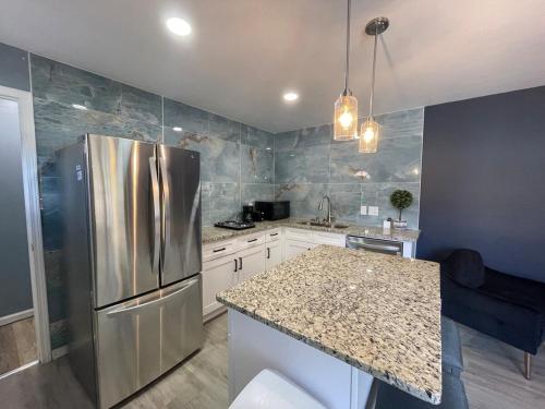 Heart of city studio with 2 queen beds in Mechanicsville