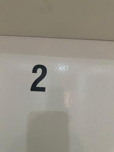 Spacious 5-BD Flat | Sleeps 10 | Parking & WiFi in เชสเชอะ