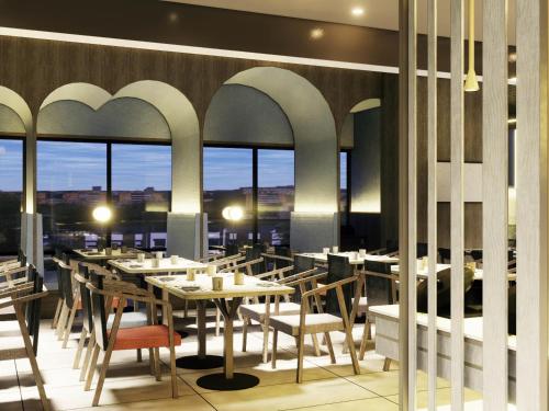 レストラン, イビス スタイルズ スマラン シンパン リマ (ibis Styles Semarang Simpang Lima) in スマラン