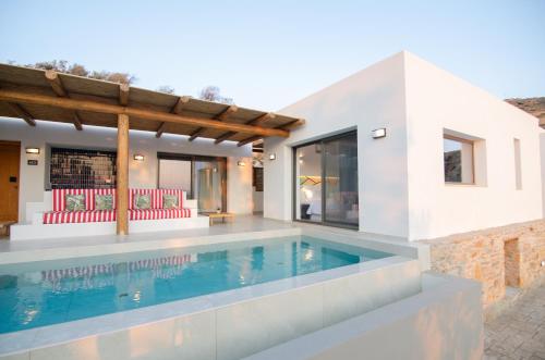 3 bedrooms, 5 beds