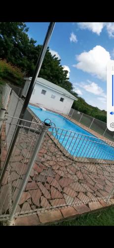 Appartement Personnes à Mobilité Réduite (Appartement Personnes a Mobilite Reduite) in Μπεραρντ