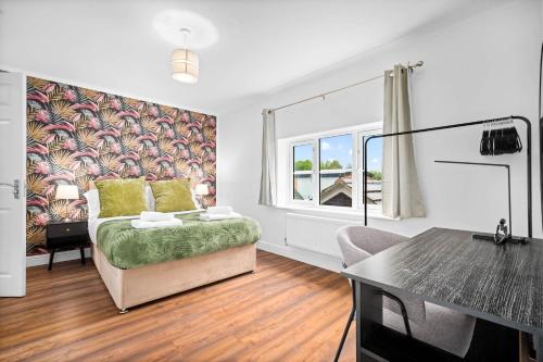 Comfortable 1 Bed Apt, Sleeps 4, Parking, Great for Contractors, Families and Leisure Stays, West Mi in Droitwich