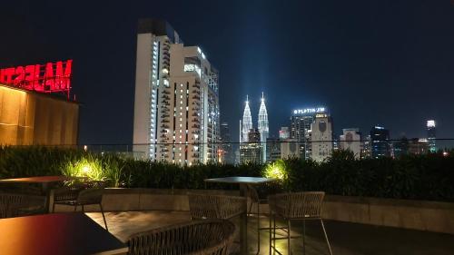 Eshue Designer Suites Majestic Residence - image 8