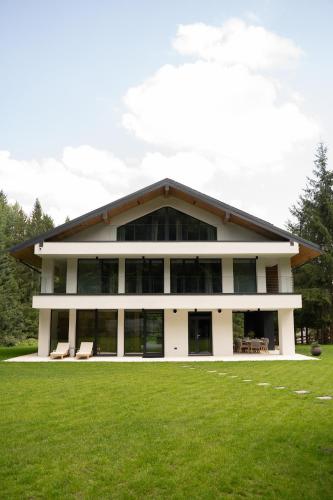 Градина, Minka - nordic cabin hideaway in Poiana Micului