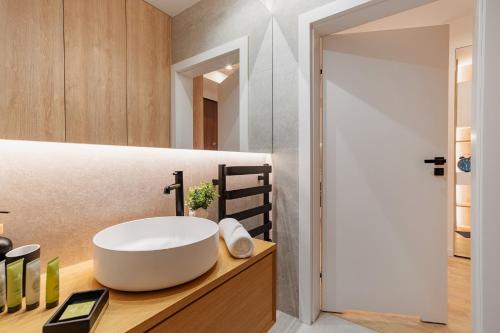 Luxury Apartment Mennica Residence City Center with parking by P&M, Warschau (Foto 9)