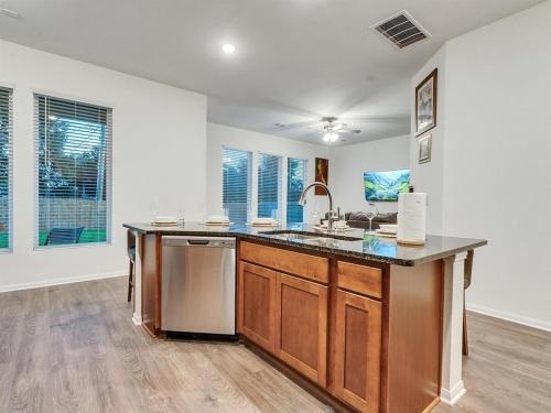 5BR Luxury Sleeps 10 Lake Jackson in Clute (TX)