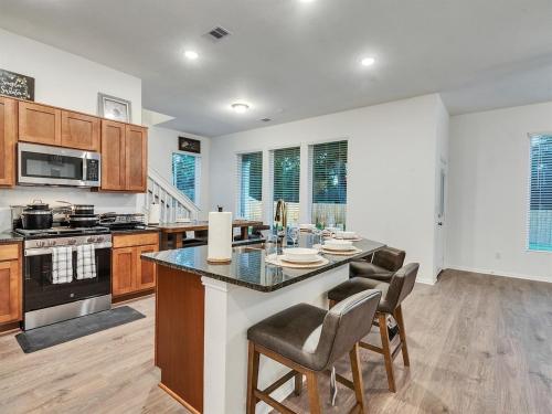 5BR Luxury Sleeps 10 Lake Jackson in Clute (TX)