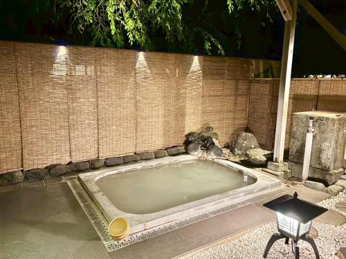 อ่างแช่น้ำร้อนกลางแจ้ง, ฟูจิฮาโกเน่เกสท์เฮาส์ (Fuji-Hakone Guest House) near สวนพฤกษศาสตร์ชื้นฮาโกเน่