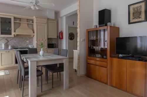Le Giare House