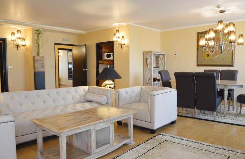 Vice-Presidential Suite image 10