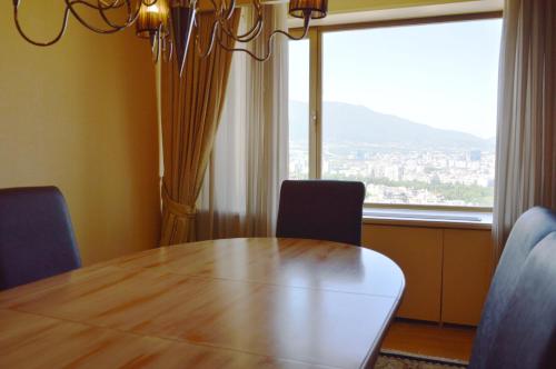 Vice-Presidential Suite image 9
