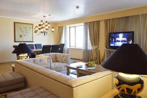 Vice-Presidential Suite image 8