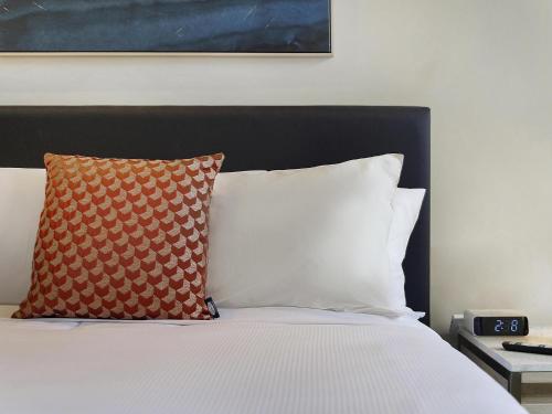 BreakFree on Broadway Sydney Room Type - Standard Queen Room
