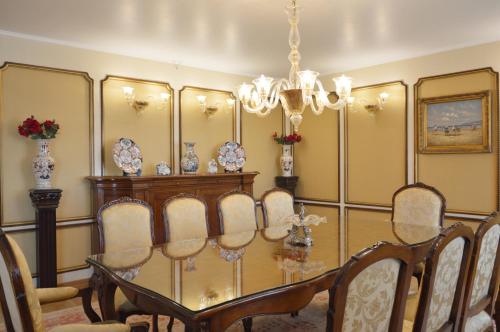 Presidential Suite image 9