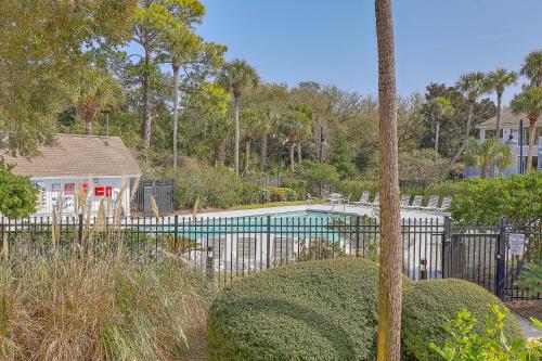Lagoon Villa 9 - Superb Villa by Pool! Short Walk to Beach image