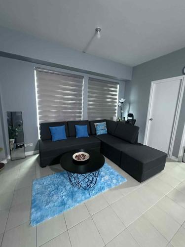 Phebs 2bedroom with pool view in the heart of Makati, Manila