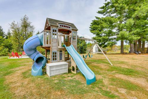 Game Room, Yard and Fire Pit Spacious Catskills Gem in 傑維斯港