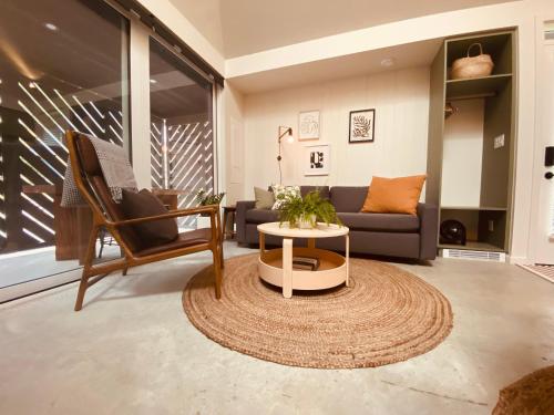 Fern's Edge in พอร์ต เรนฟริว