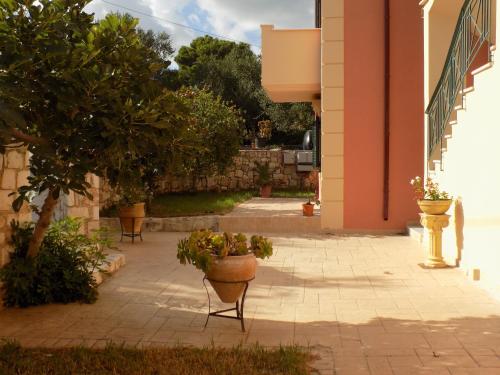  Kolona Apartments in Lixouri