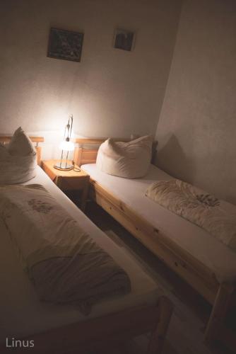 2 bedrooms, 4 beds