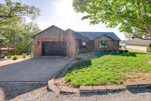 Beautiful Kentucky Lake Getaway with Dock and Deck! in New Concord, USA