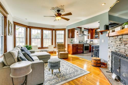 Game Room, Yard and Fire Pit Spacious Catskills Gem in 傑維斯港