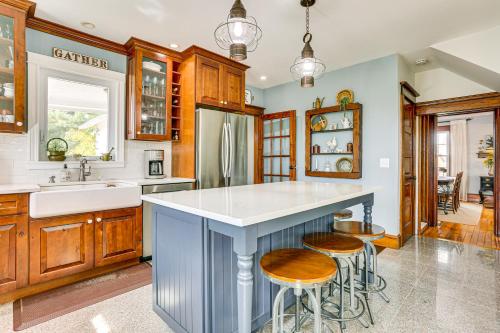 Game Room, Yard and Fire Pit Spacious Catskills Gem in 傑維斯港