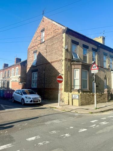 Anfield Stadium Apartment - Perfect Matchday Stay, Liverpool (photo 5)