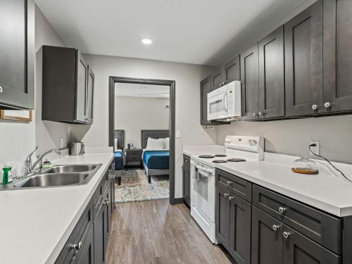 Baymont by Wyndham Ocala Suites - 주방
