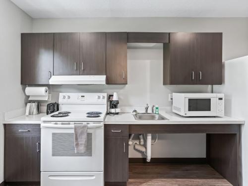 Baymont by Wyndham Ocala Suites - 주방