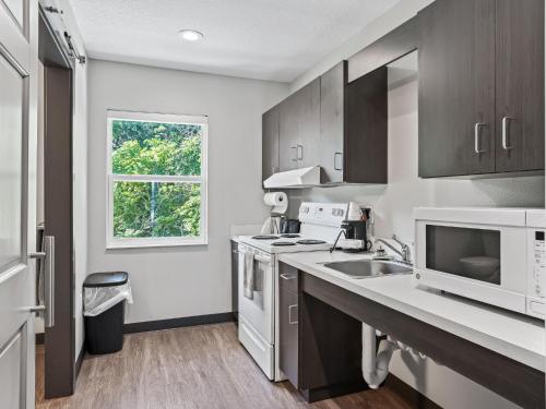 Baymont by Wyndham Ocala Suites - 주방